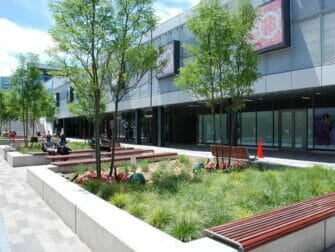 Empire Outlets New York City - Huvudgatan