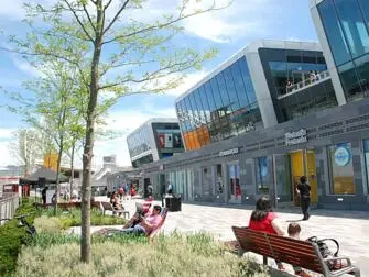 Empire Outlets New York City - Vid vattnet